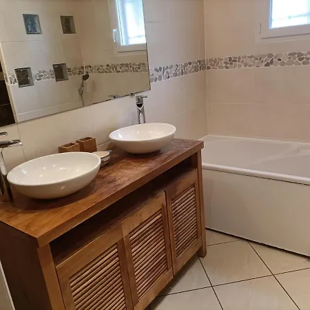 La Maison Dans Les Noyers Villa